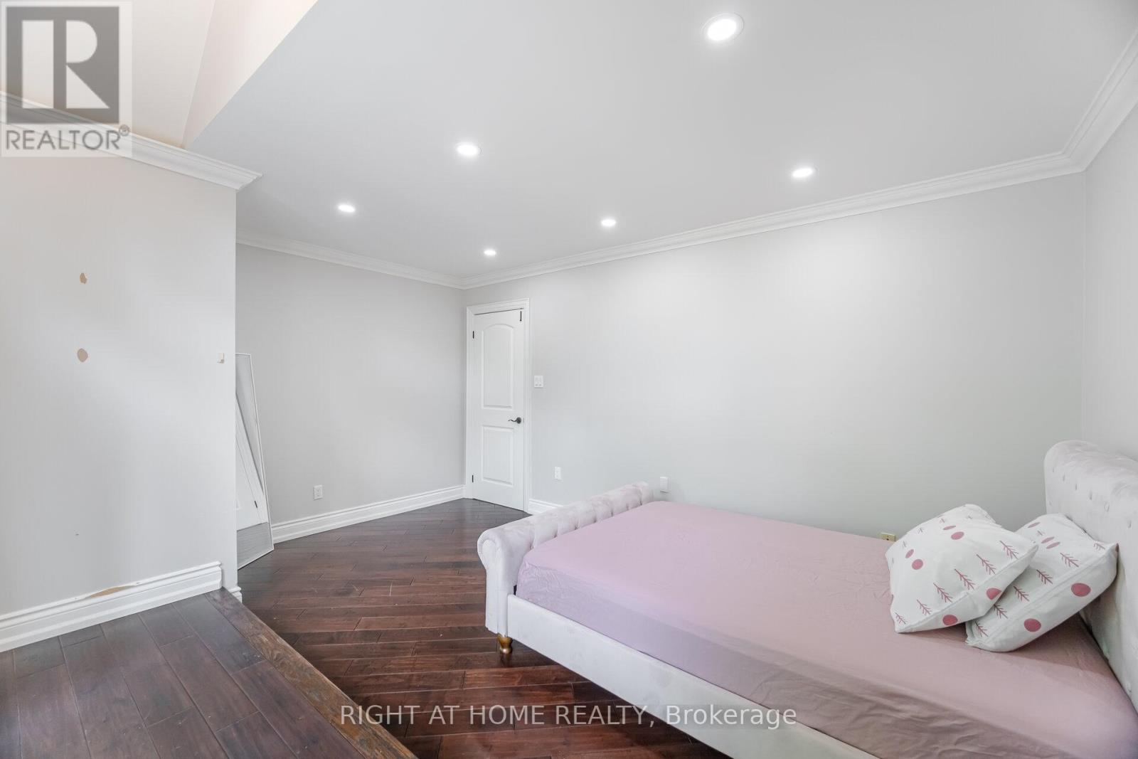 2579 Kenna Court, Mississauga (Sheridan), Ontario  L5K 2K4 - Photo 35 - W12226367