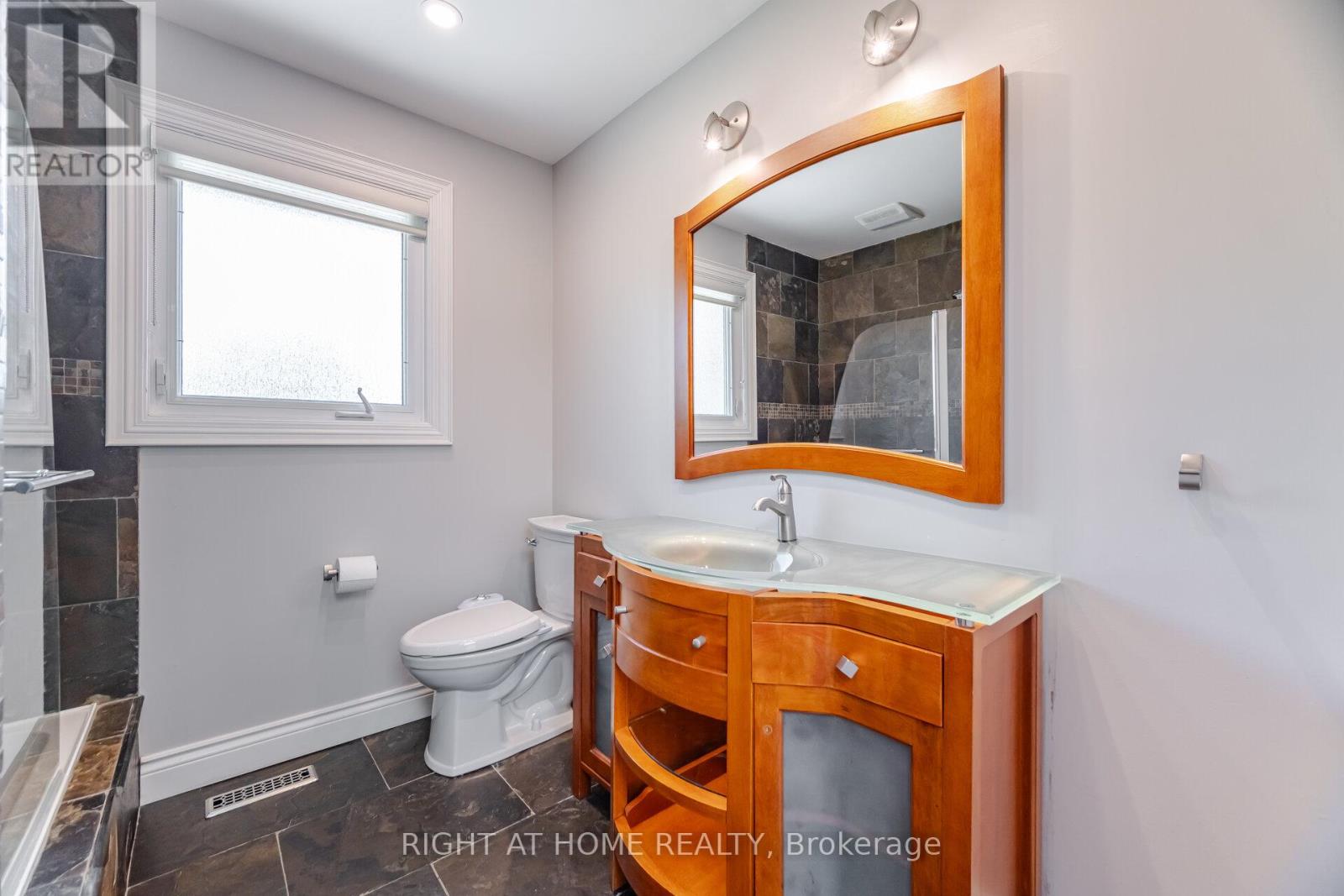 2579 Kenna Court, Mississauga (Sheridan), Ontario  L5K 2K4 - Photo 36 - W12226367
