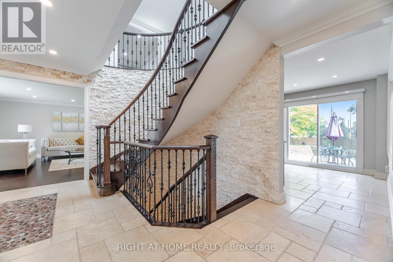 2579 Kenna Court, Mississauga (Sheridan), Ontario  L5K 2K4 - Photo 38 - W12226367