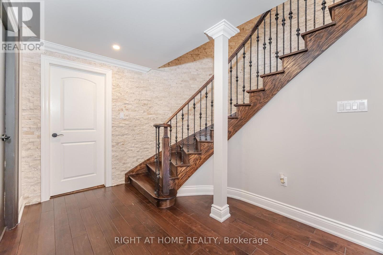 2579 Kenna Court, Mississauga (Sheridan), Ontario  L5K 2K4 - Photo 39 - W12226367
