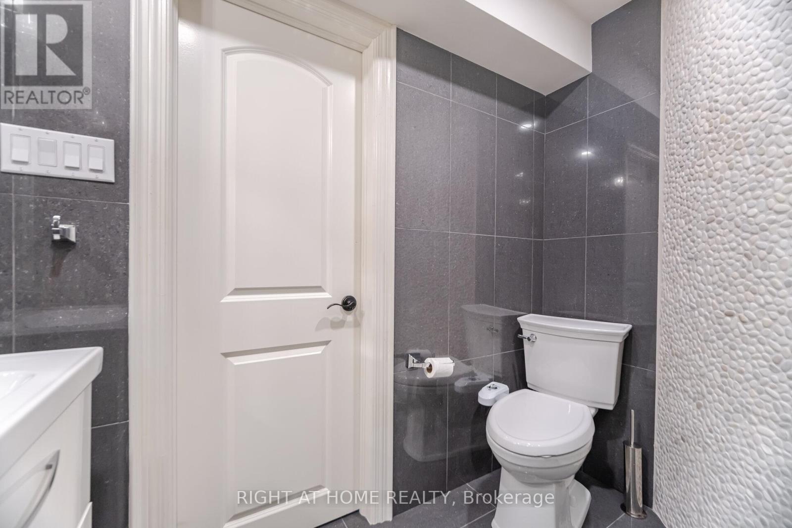2579 Kenna Court, Mississauga (Sheridan), Ontario  L5K 2K4 - Photo 48 - W12226367