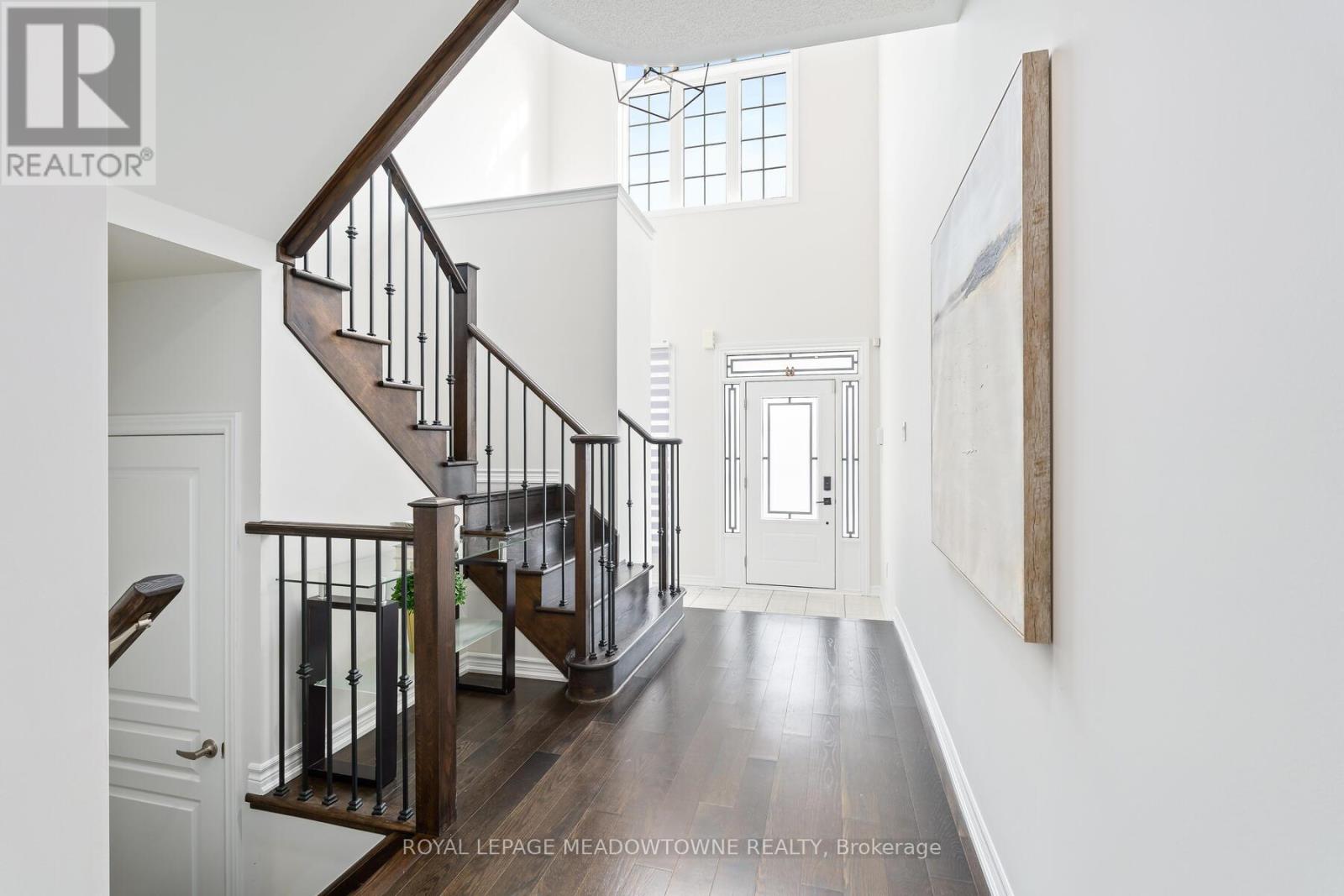 Property at 121 UPPER CANADA COURT image 4