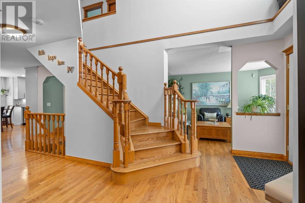 Property at 103 Diamond Court SE image 4