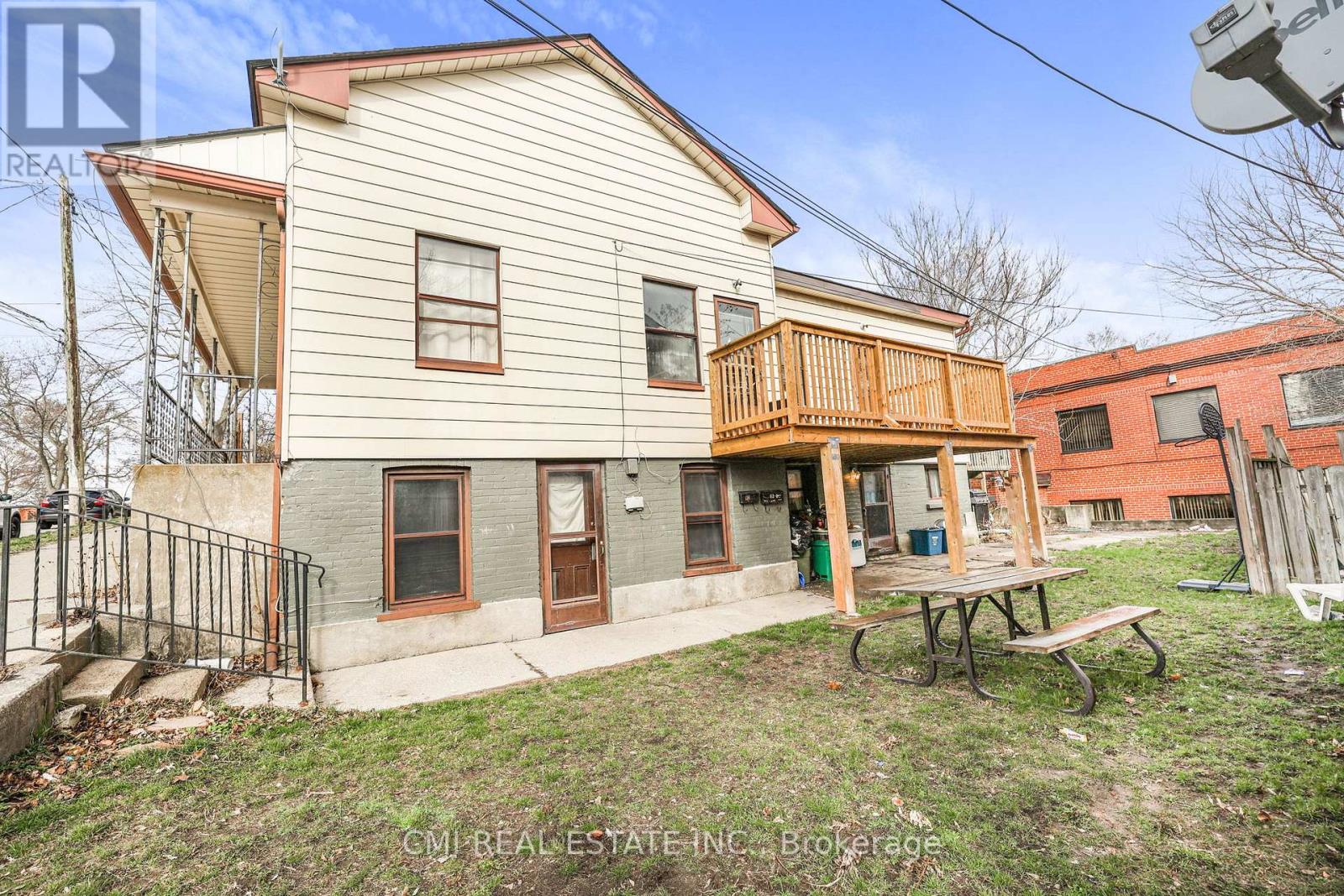 82 Marlborough Street, Brantford, Ontario  N3T 2S3 - Photo 36 - X12226377