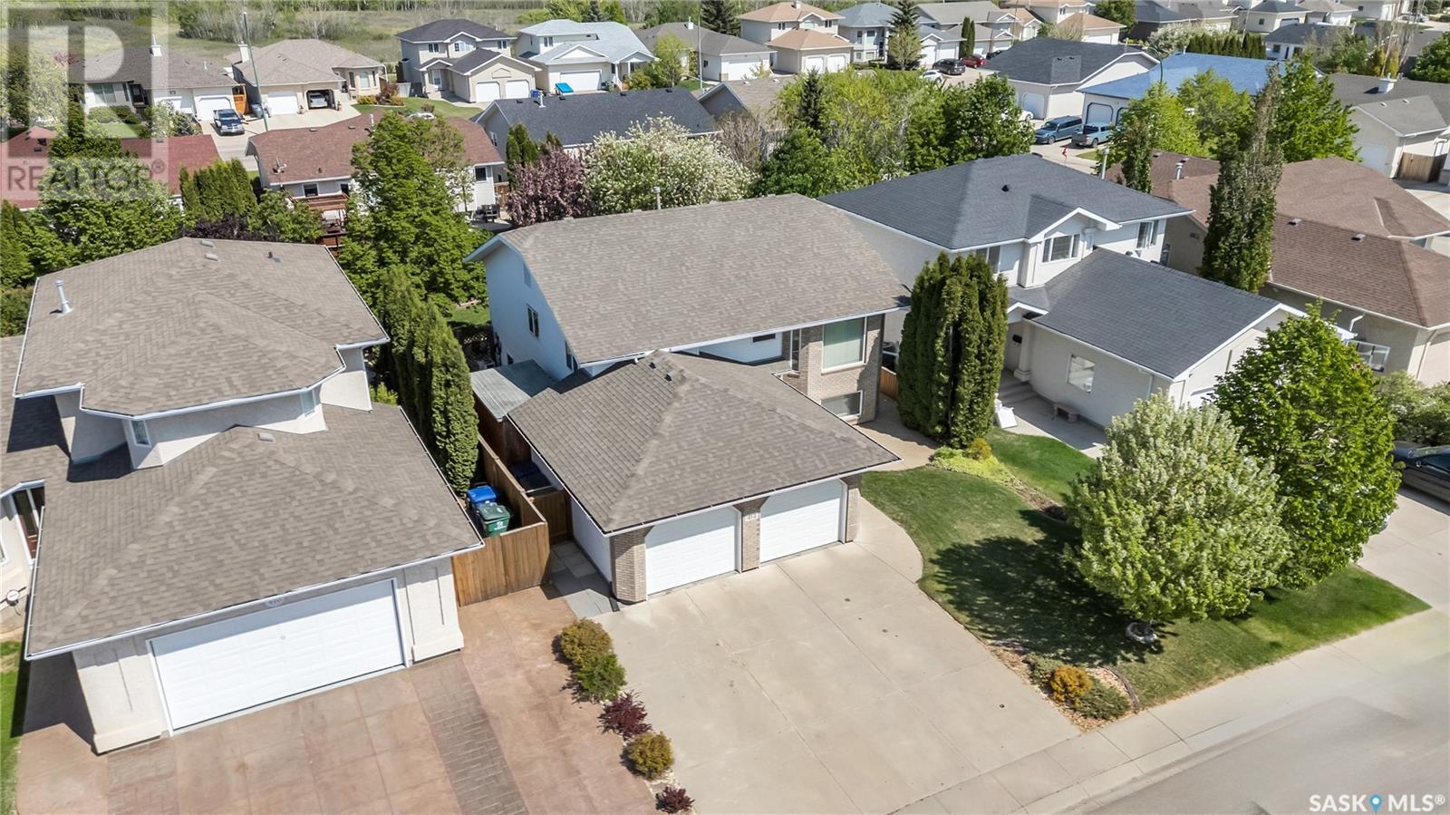 Property at 414 Beerling CRESCENT image 2