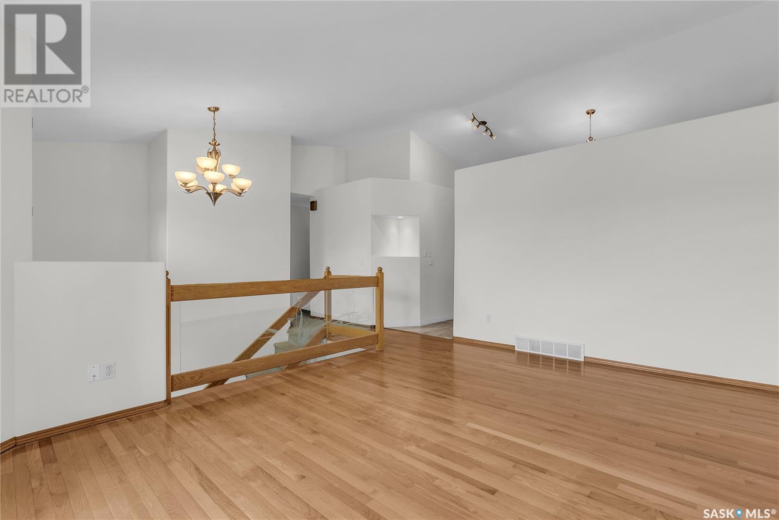 Property at 414 Beerling CRESCENT image 5