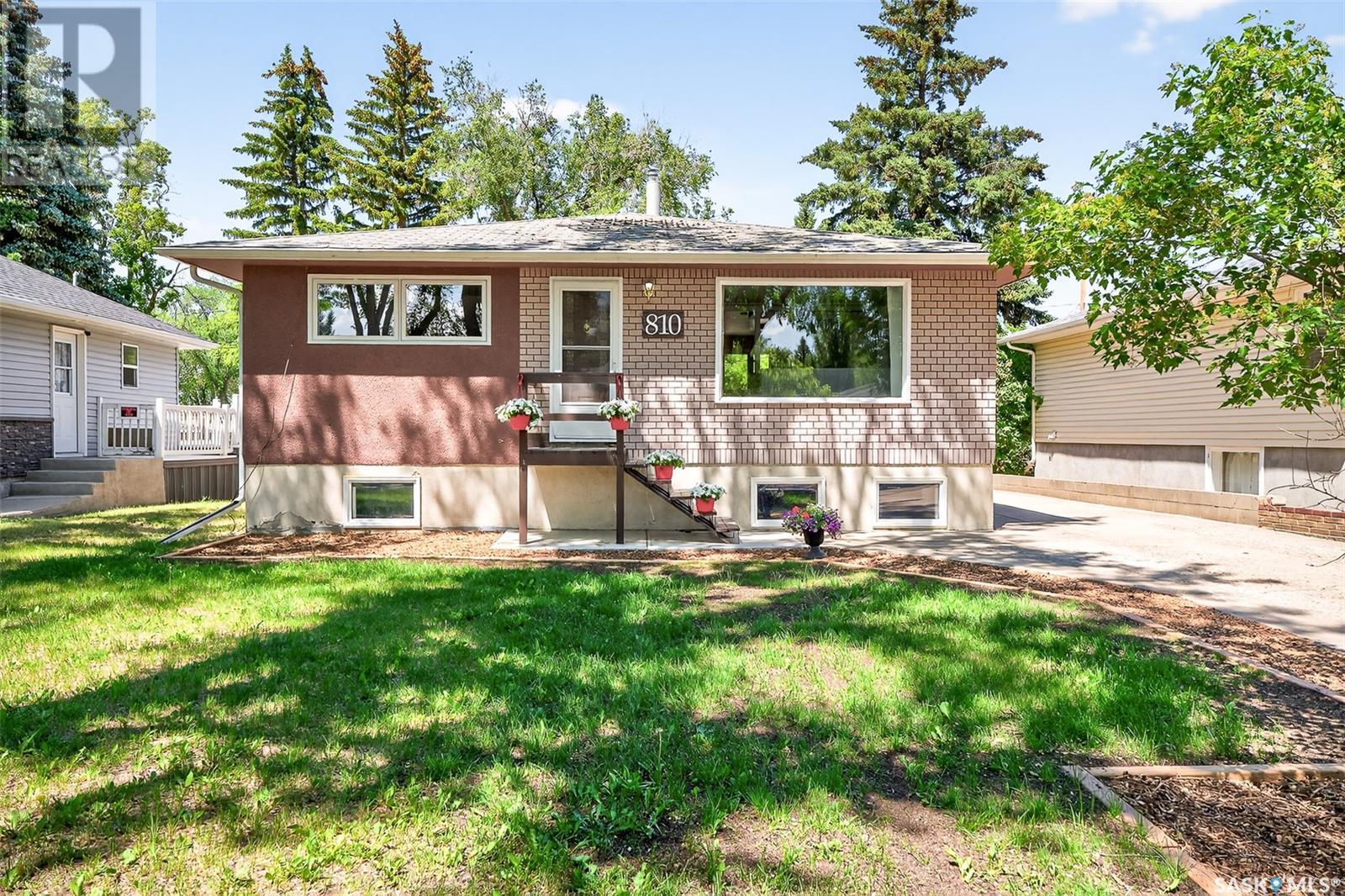 Property at 810 Grandview STREET W image 3