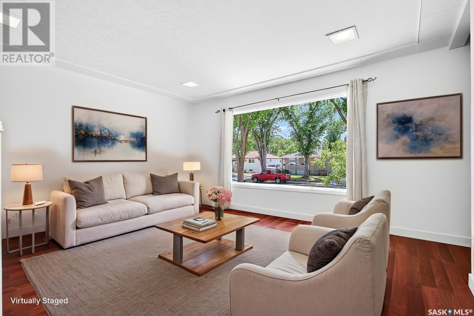 Property at 810 Grandview STREET W image 5