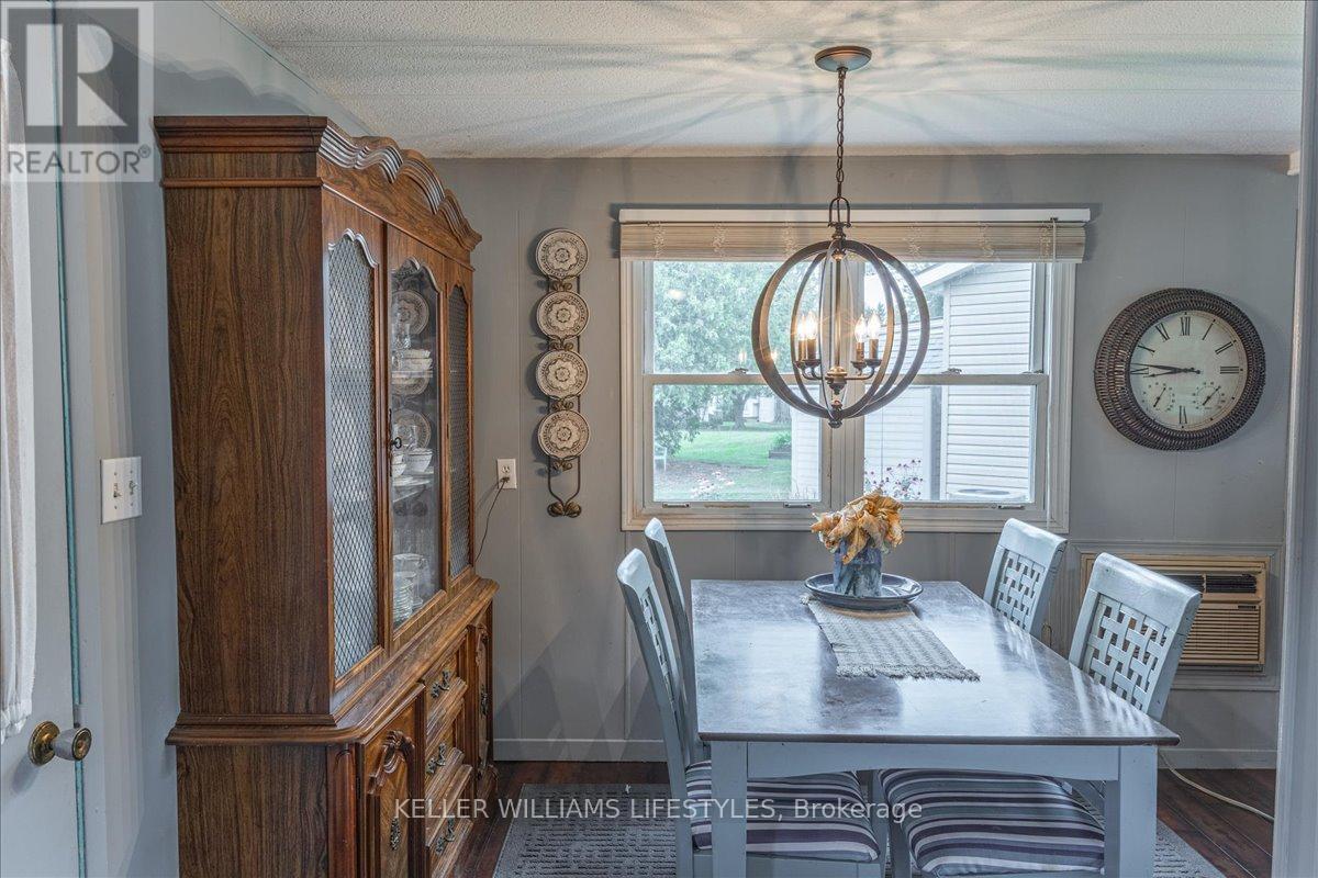 244 Southwind Court, South Huron, Ontario  N0M 1T0 - Photo 15 - X12112055