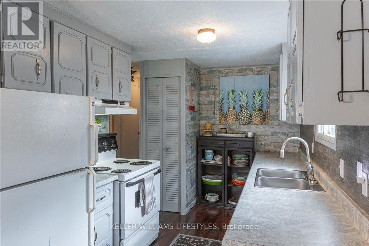 244 Southwind Court, South Huron, Ontario  N0M 1T0 - Photo 17 - X12112055