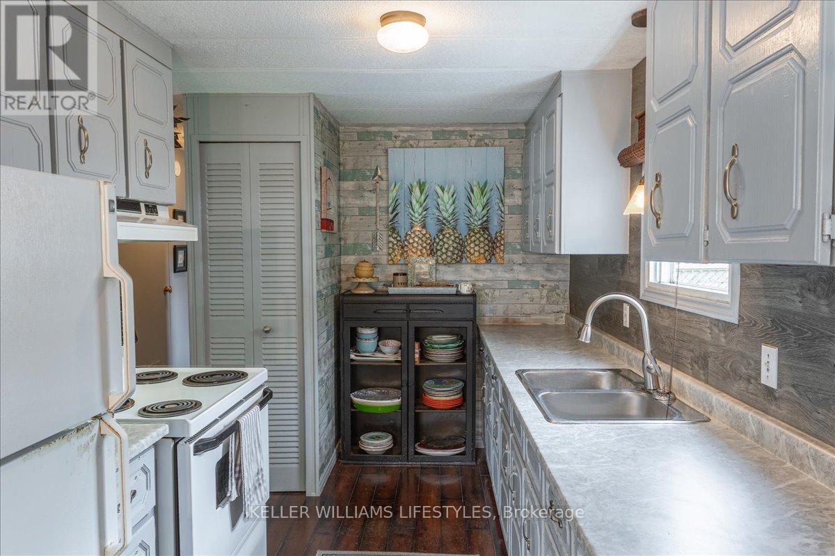244 Southwind Court, South Huron, Ontario  N0M 1T0 - Photo 18 - X12112055