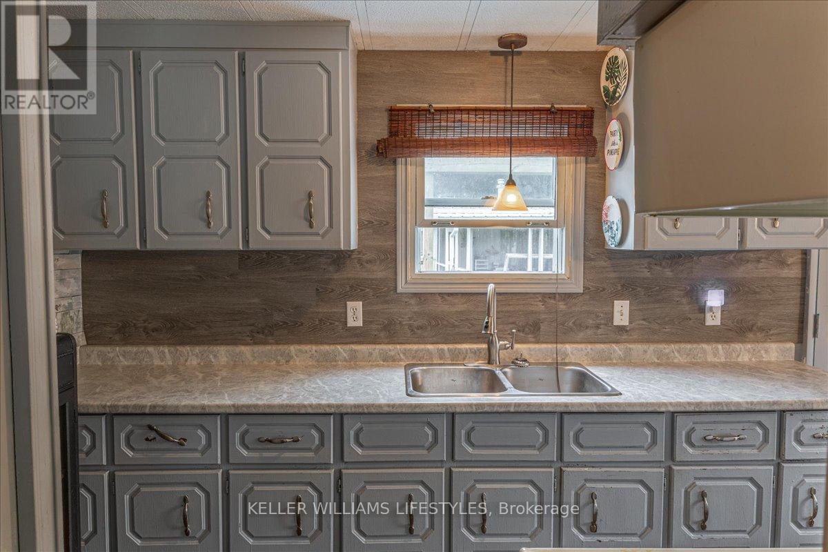 244 Southwind Court, South Huron, Ontario  N0M 1T0 - Photo 19 - X12112055