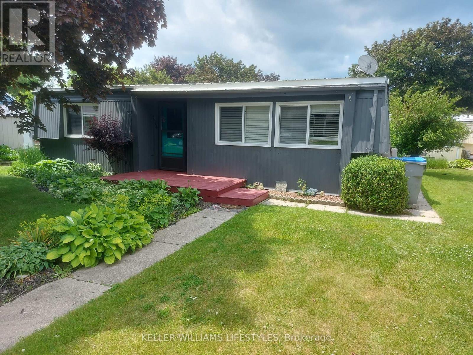 244 Southwind Court, South Huron, Ontario  N0M 1T0 - Photo 4 - X12112055