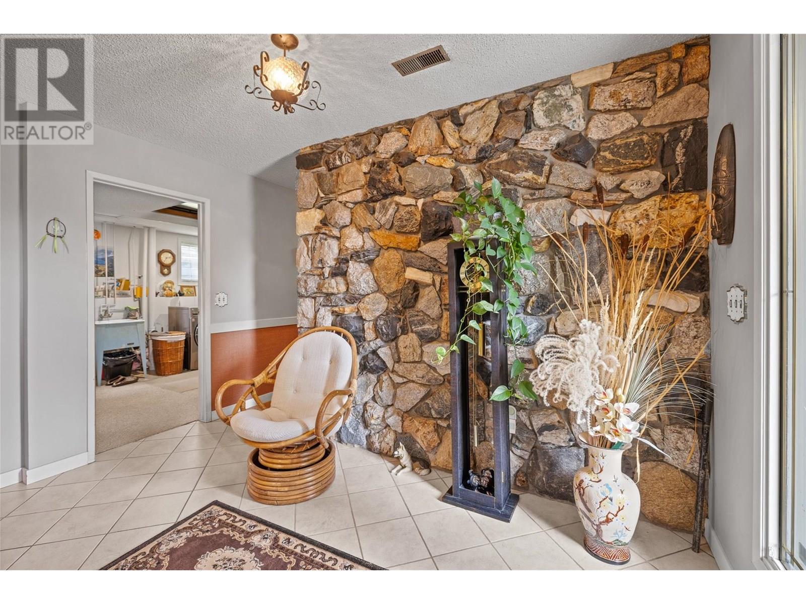 2430 CRESTVIEW Road West Kelowna Photo 4 2430 CRESTVIEW Road West Kelowna Photo 4