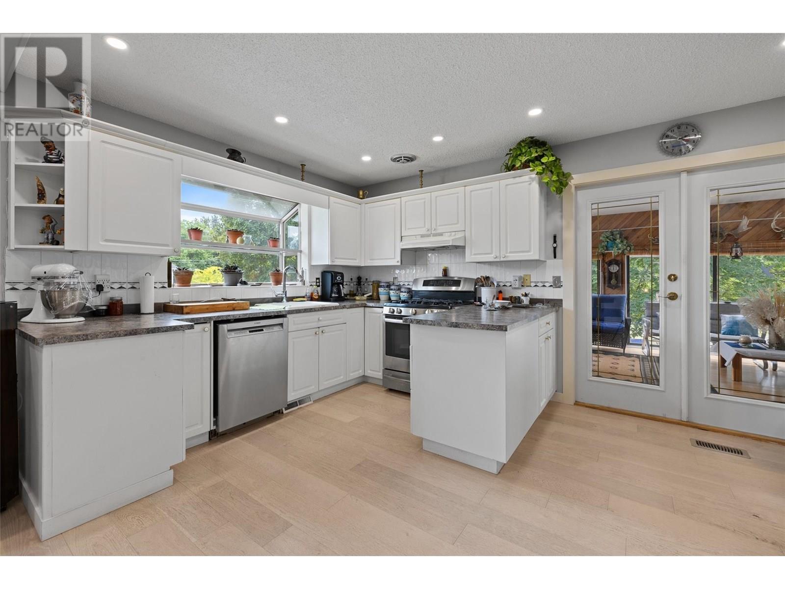 2430 CRESTVIEW Road West Kelowna Photo 7 2430 CRESTVIEW Road West Kelowna Photo 7