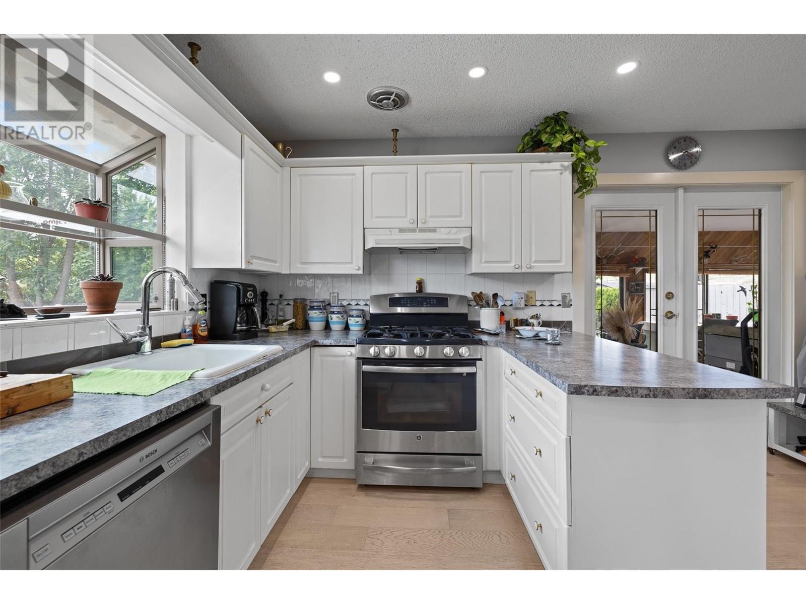 2430 CRESTVIEW Road West Kelowna Photo 8 2430 CRESTVIEW Road West Kelowna Photo 8