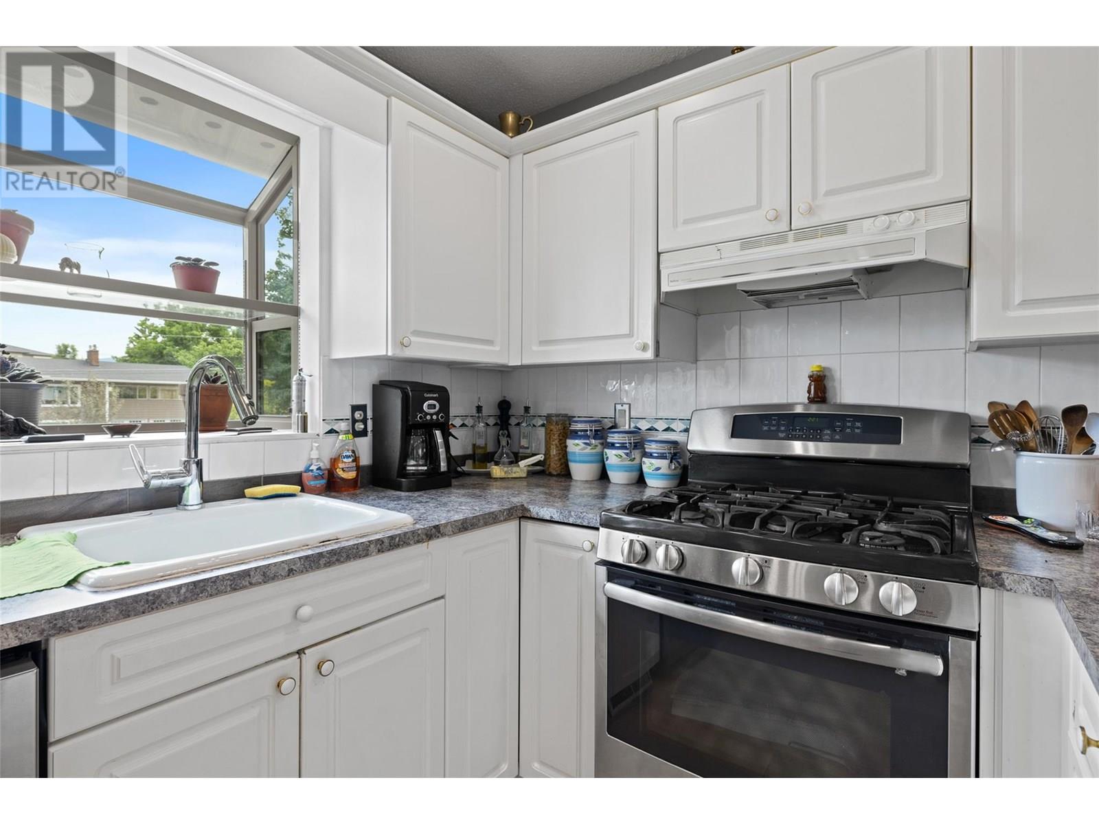 2430 CRESTVIEW Road West Kelowna Photo 9 2430 CRESTVIEW Road West Kelowna Photo 9