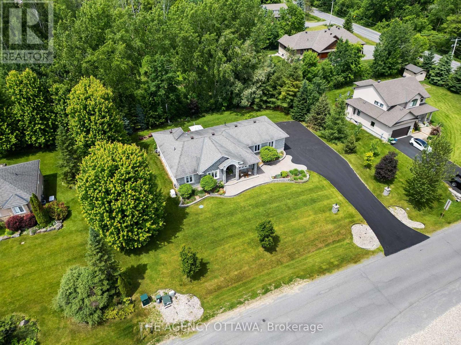 Property at 6957 LAKE FOREST WALK image 3