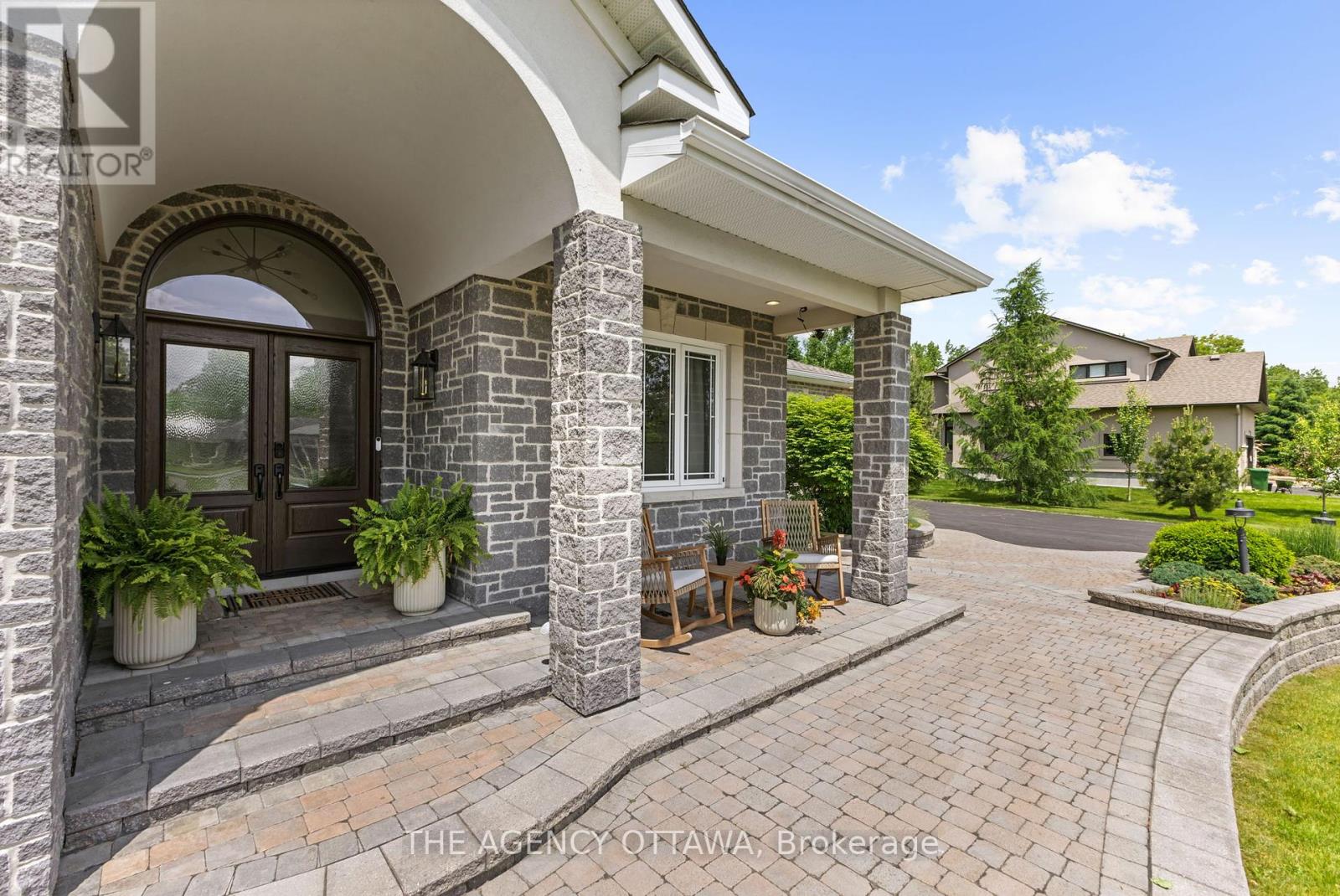 Property at 6957 LAKE FOREST WALK image 4