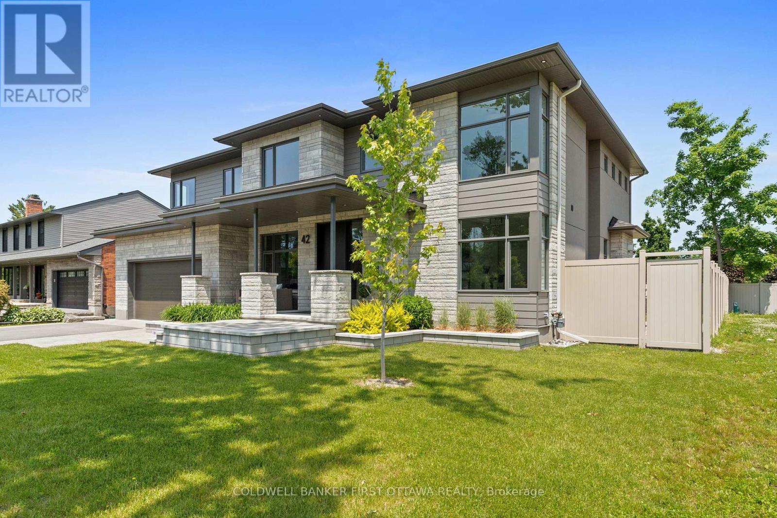 Property at 42 PARKLAND CRESCENT image 2