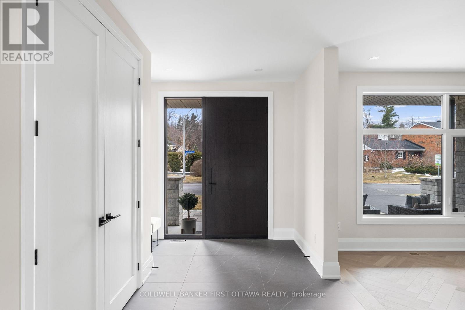 Property at 42 PARKLAND CRESCENT image 4