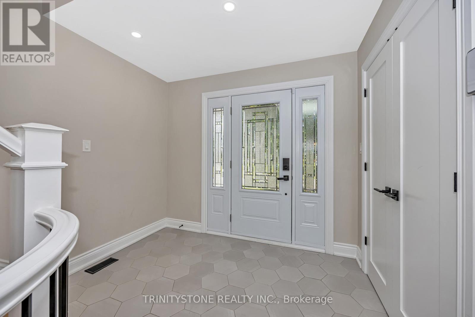 Property at 32 KYLE AVENUE image 5