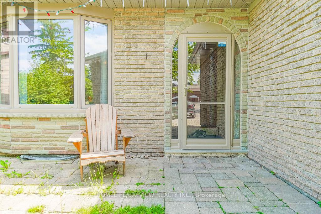 Property at 215 WELDRICK ROAD W image 3