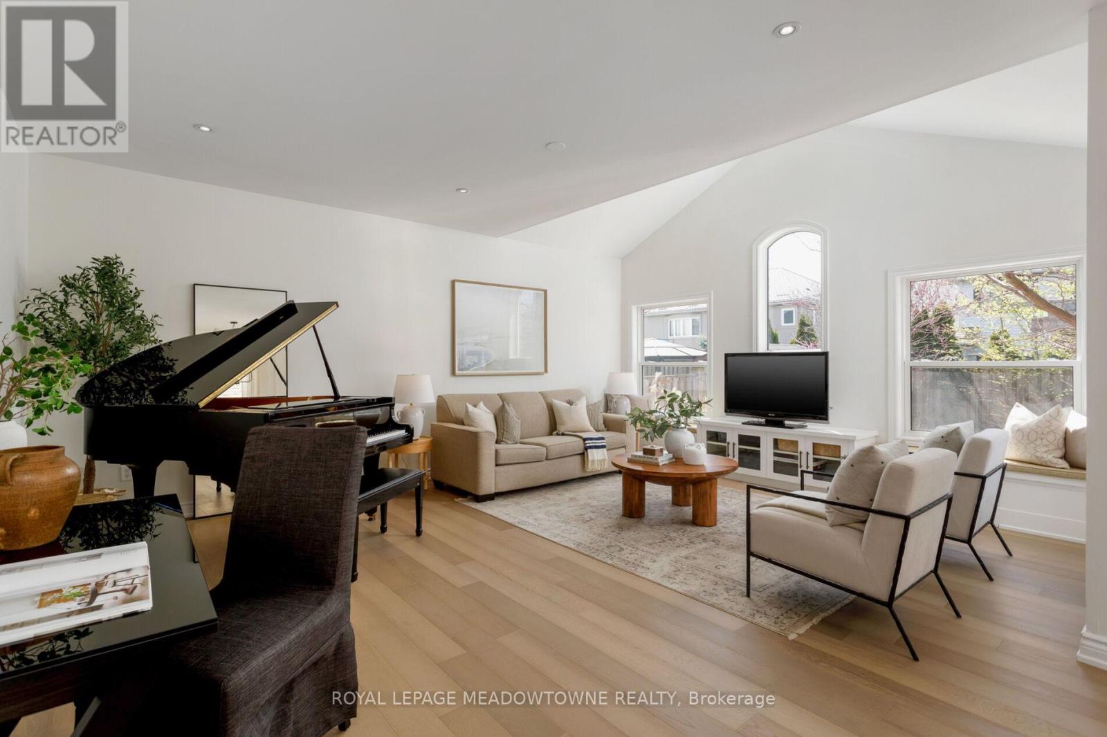 Property at 1083 EASTERBROOK CRESCENT image 3