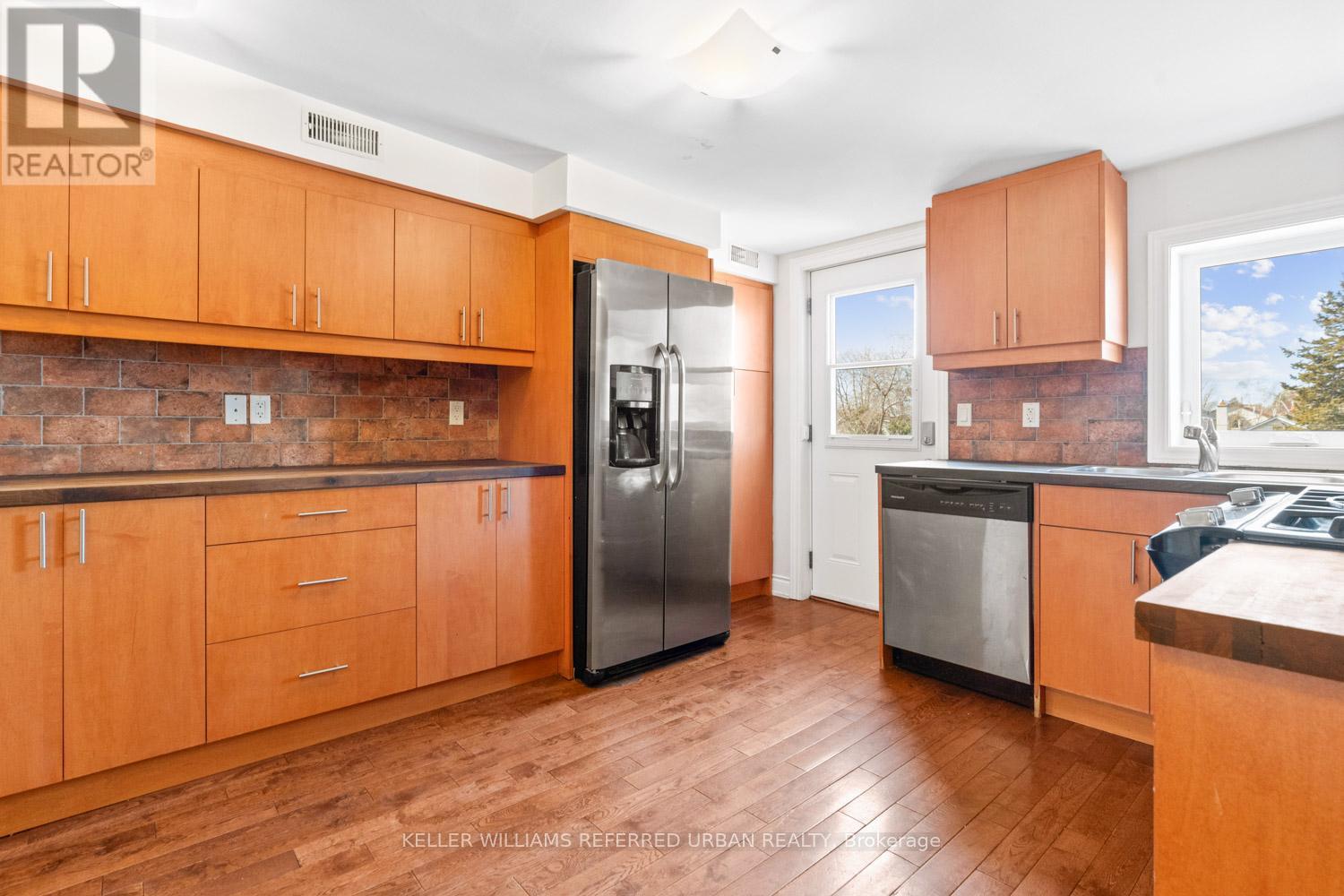 Property at 32 CASTLETON AVENUE image 5