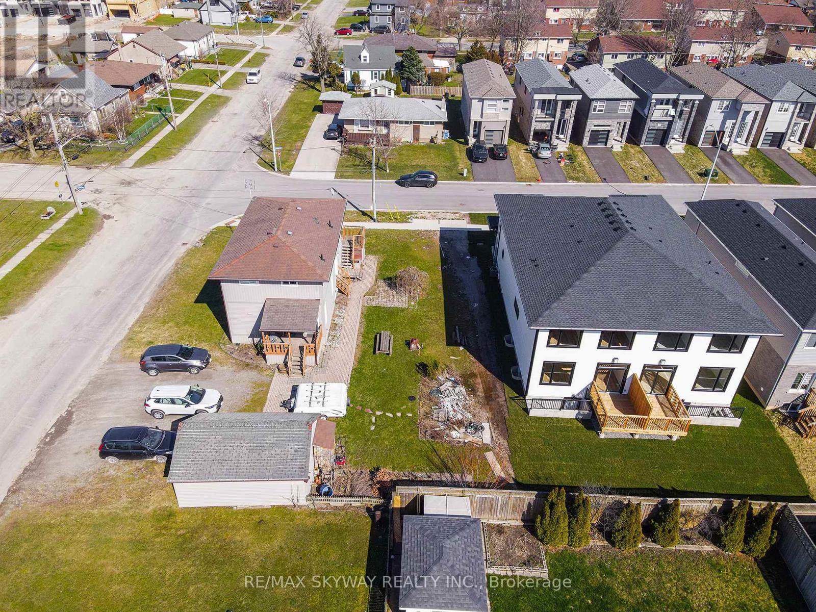 162 Louise Street, Welland (Lincoln/crowland), Ontario  L3B 5H2 - Photo 11 - X12226443