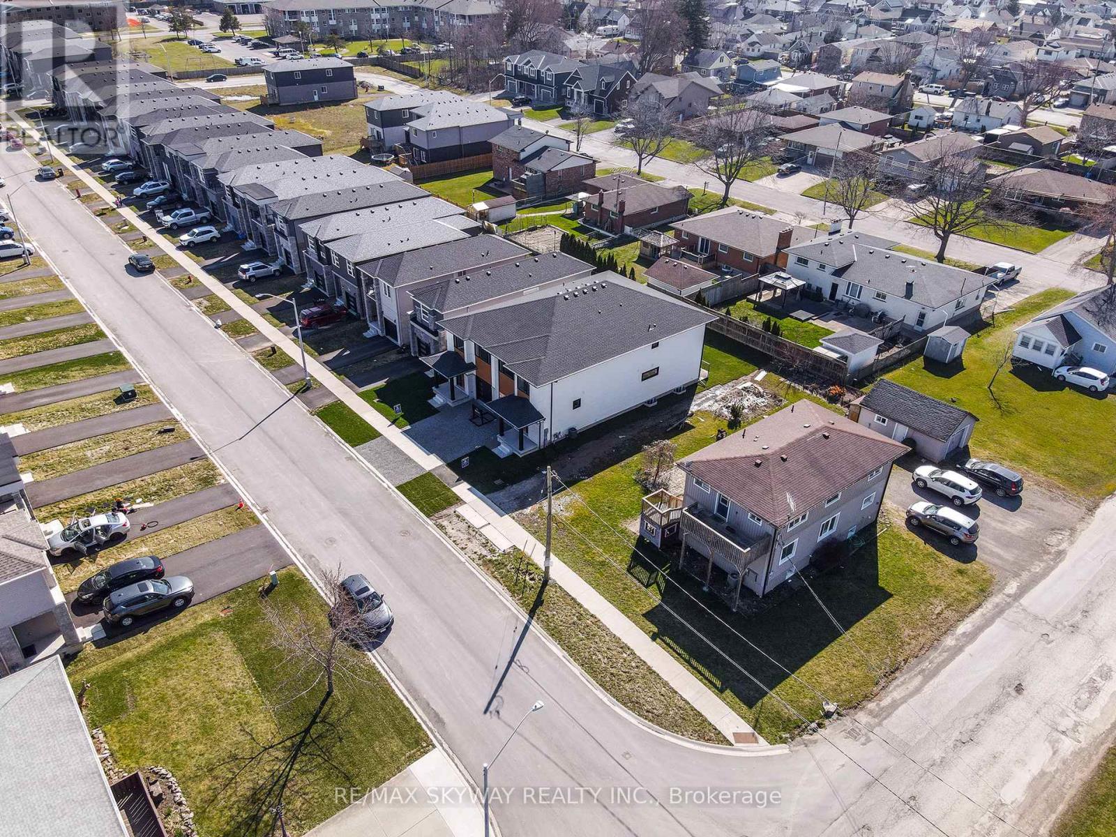 162 Louise Street, Welland (Lincoln/crowland), Ontario  L3B 5H2 - Photo 6 - X12226443