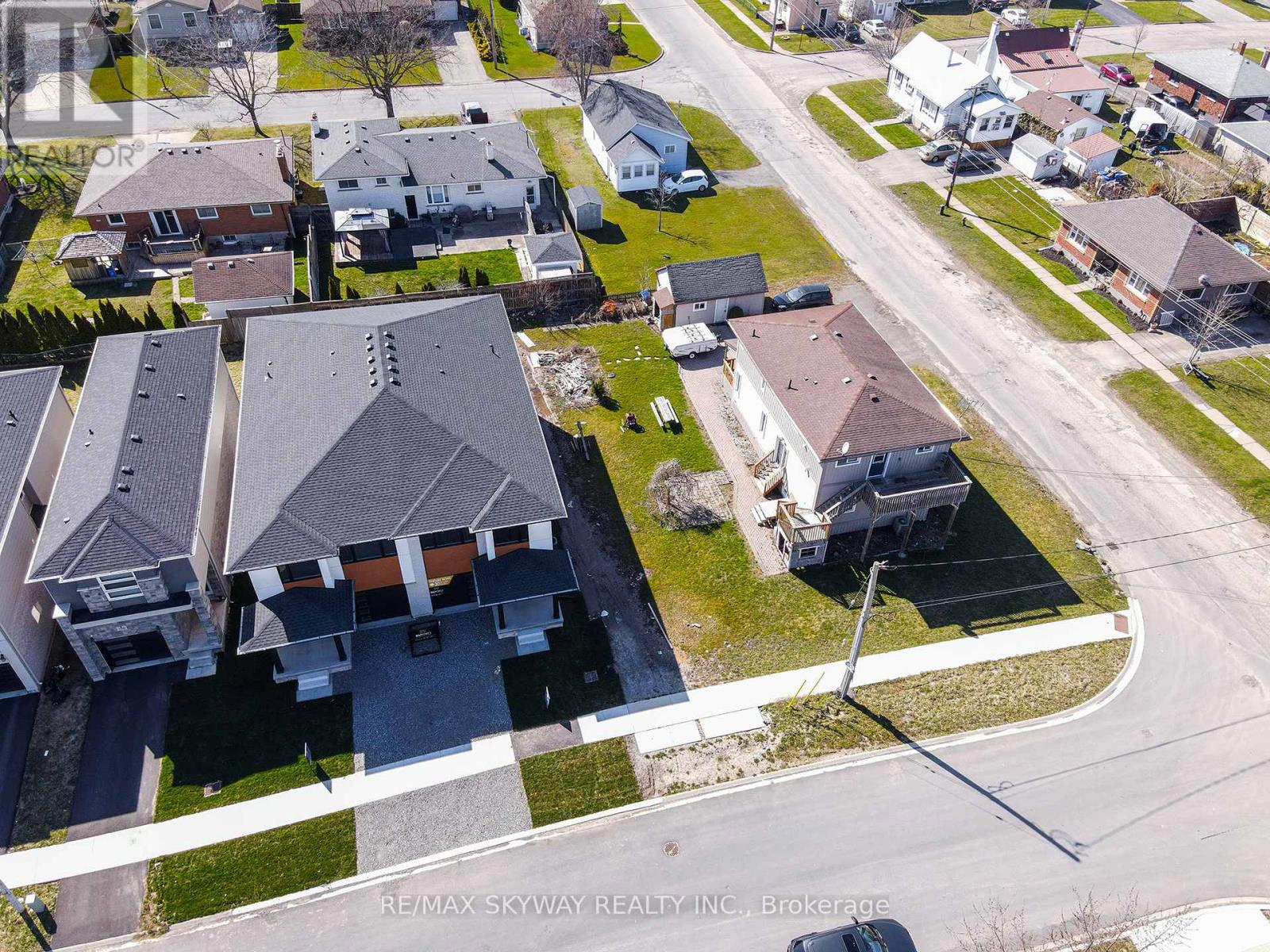 162 Louise Street, Welland (Lincoln/crowland), Ontario  L3B 5H2 - Photo 8 - X12226443