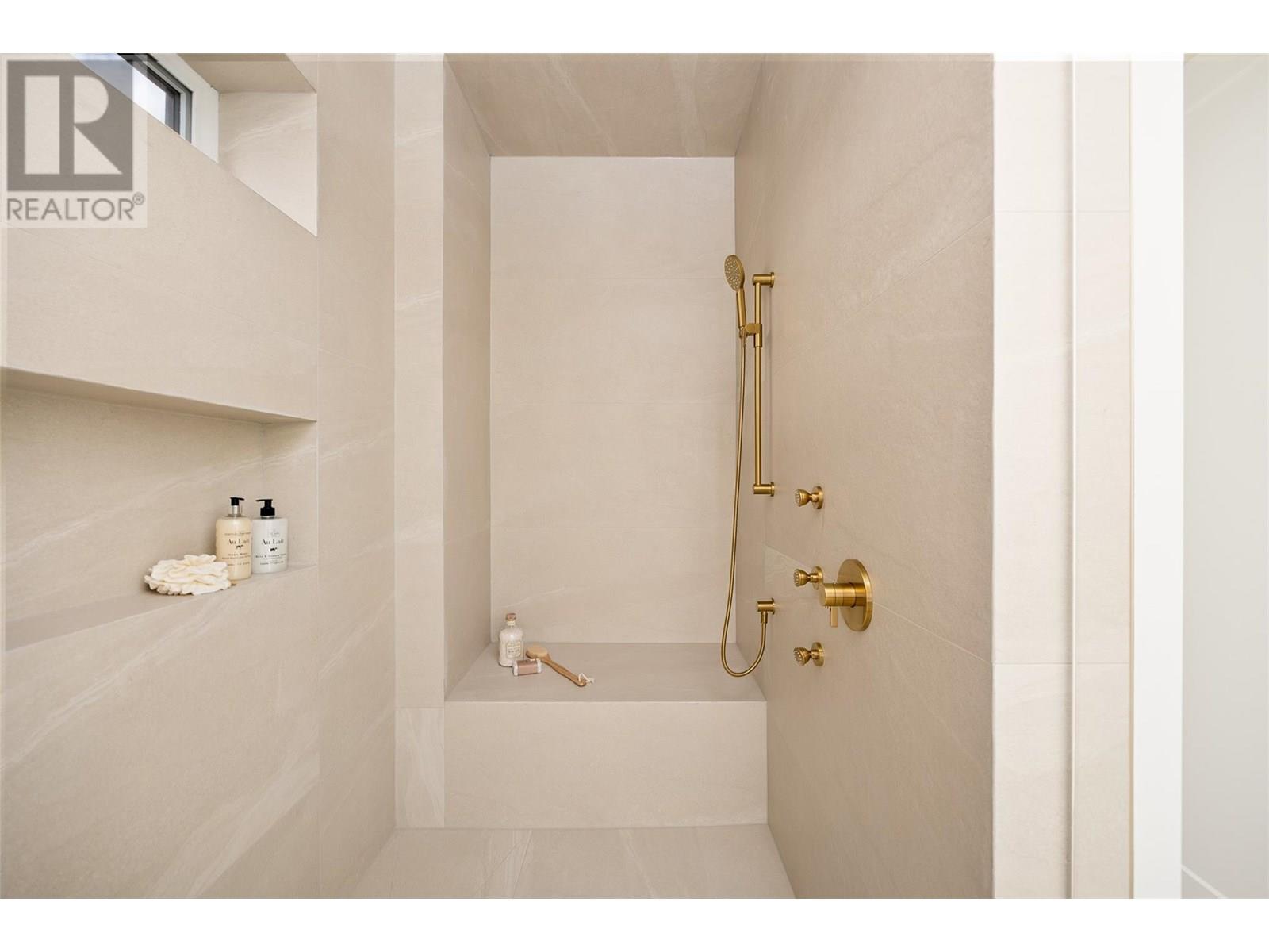 Property at 1435 Vineyard Drive image 3