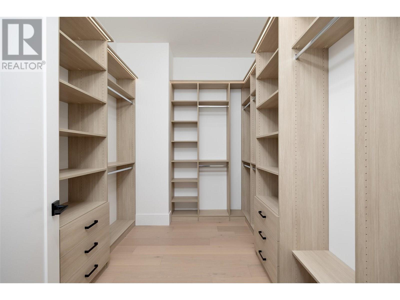 Property at 1435 Vineyard Drive image 4