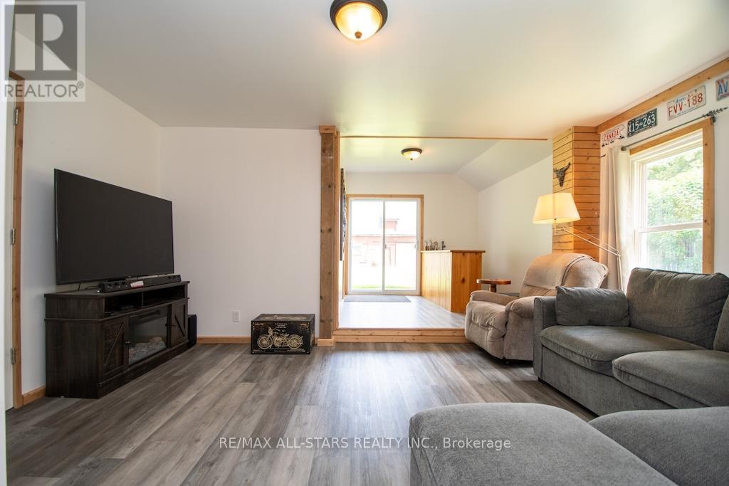 132 King Street, Kawartha Lakes, Ontario  K0M 2T0 - Photo 11 - X12226721