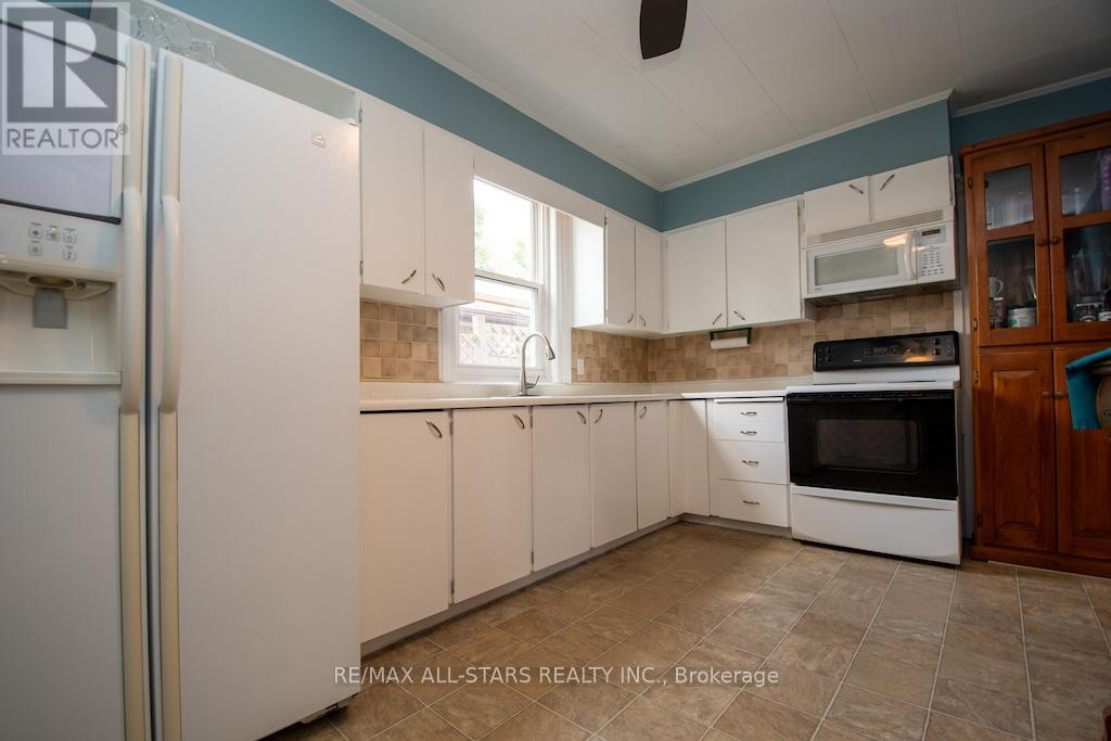 132 King Street, Kawartha Lakes, Ontario  K0M 2T0 - Photo 4 - X12226721
