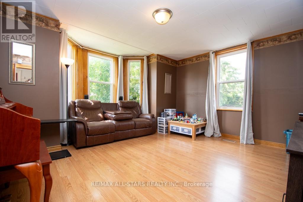 132 King Street, Kawartha Lakes, Ontario  K0M 2T0 - Photo 9 - X12226721