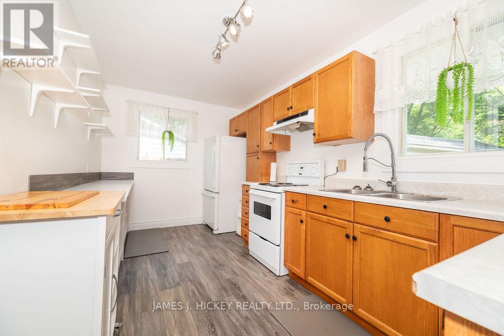 28 Lasalle Drive, Deep River, Ontario  K0J 1P0 - Photo 4 - X12226754