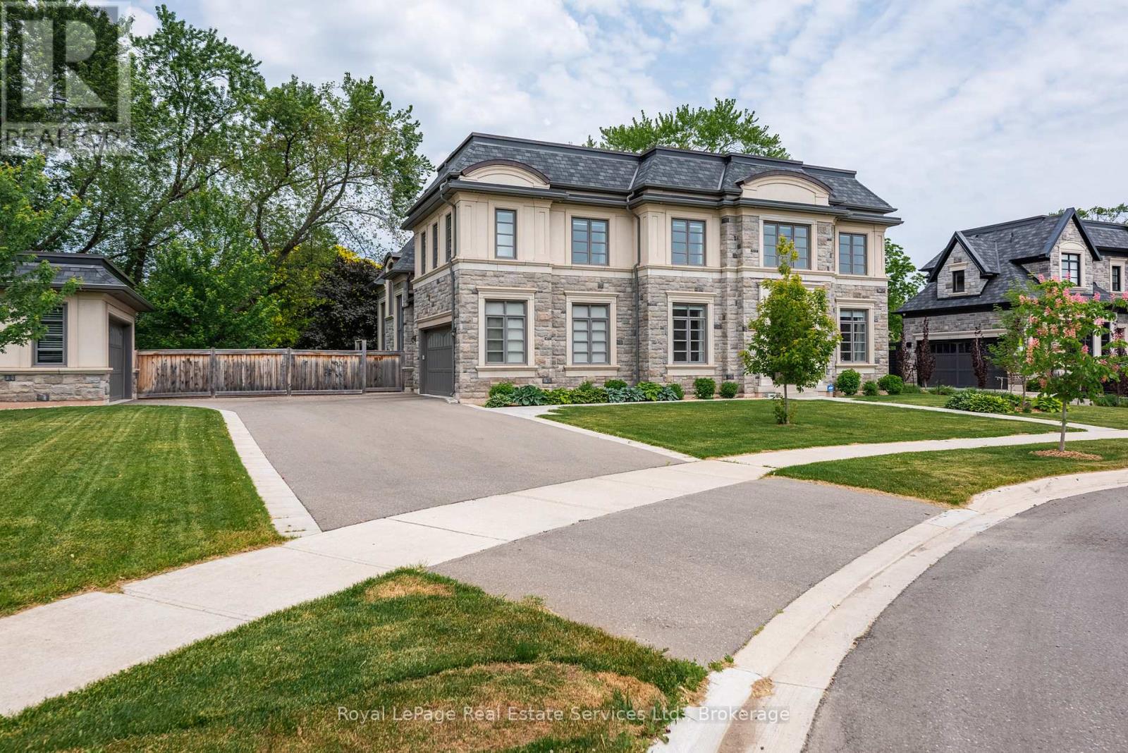 Property at 215 PRINCE GEORGE CRESCENT image 3