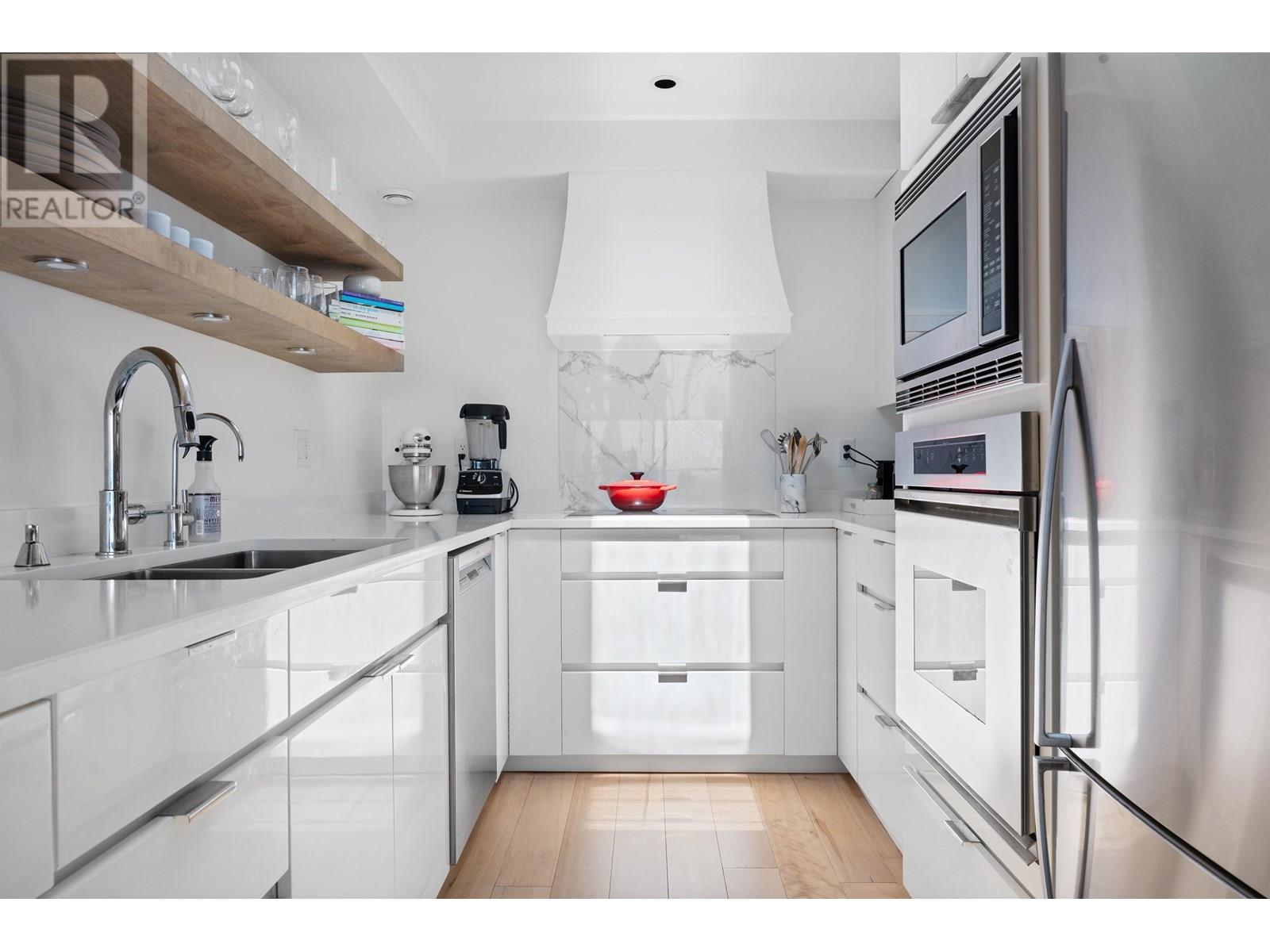 Property at 41 2238 FOLKESTONE WAY image 3