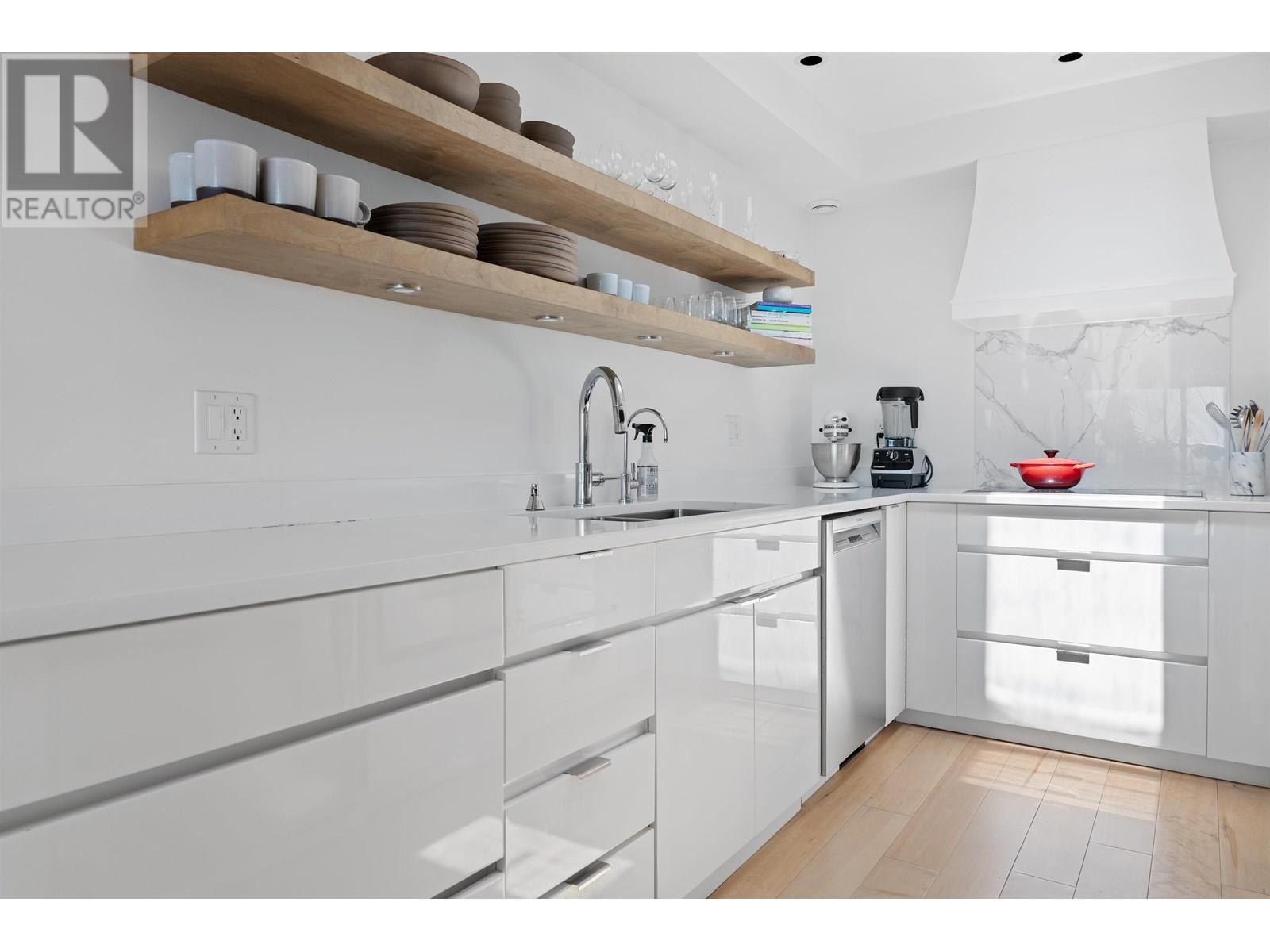 Property at 41 2238 FOLKESTONE WAY image 4