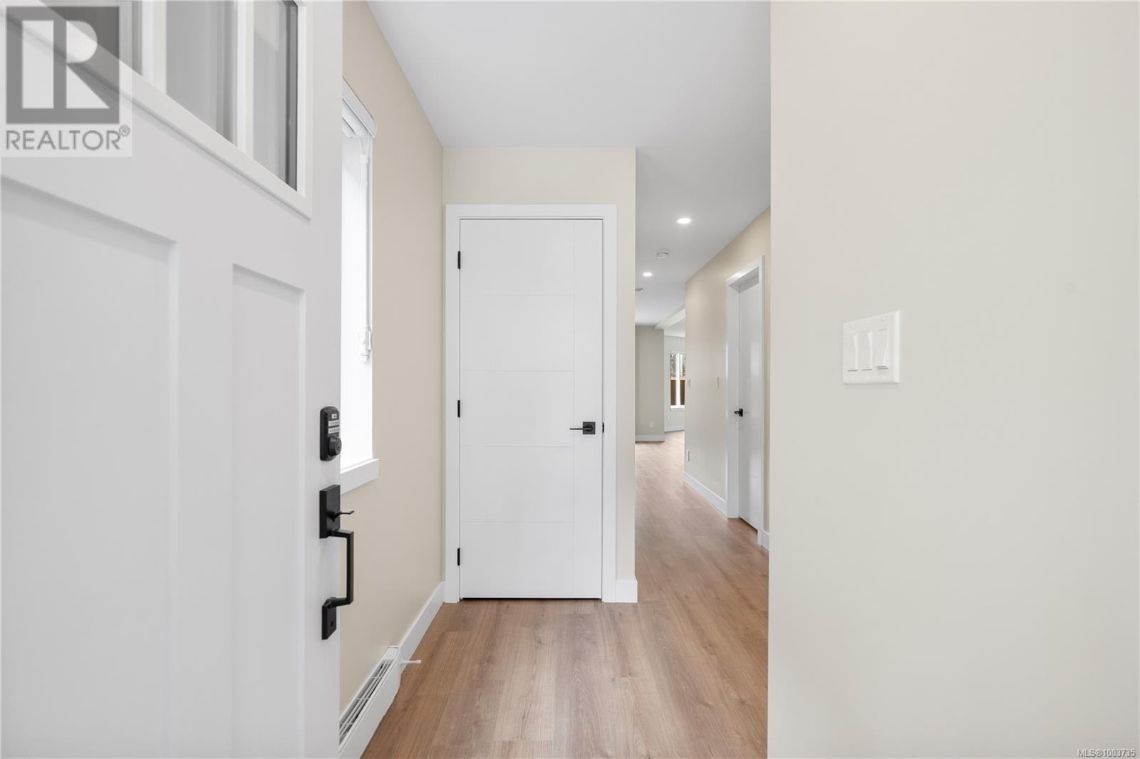 Property at 727 Stonebrook Lane image 4