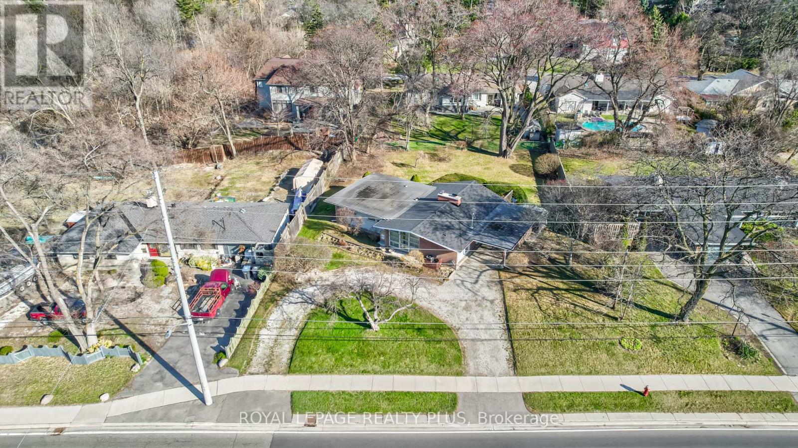 Property at 240 SOUTH SERVICE ROAD image 3