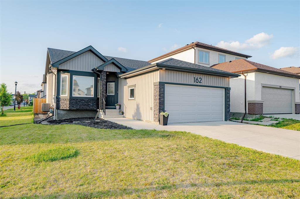 162 Joynson Crescent Winnipeg, Manitoba 1H//Winnipeg/1H//Winnipeg/Showings Start Now | Offers Thursday, June 26 |OPEN HOUSE: SAT & SUN 2:30 - 4:00| Welcome to 162 Joynson Crescent a beautifully designed 1,198 sq ft bungalow just 5 minutes from the Harte Trail! This modern 3 Bedroom Bungalow with a double attached garage sits on a quiet street and offers the perfect layout for young families, downsizers, or professionals working from home.Step inside to find soaring vaulted ceilings, an open-concept main living area, and upgrades throughout. The kitchen features 40 white satin Thermofoil cabinets, peninsula island, and upgraded vinyl plank flooring that flows seamlessly into the dining and living room. Downstairs, a fully insulated basement awaiting your dream finishes!The den offers flexible use as an office, nursery, or guest room. The rear back yard is full of potential! with a 10'x12' deck (2020) for your morning or evening retreat! Close to schools, parks, shopping, and transit this is turn-key living in one of Winnipeg s most desirable new communities. (id:48254)