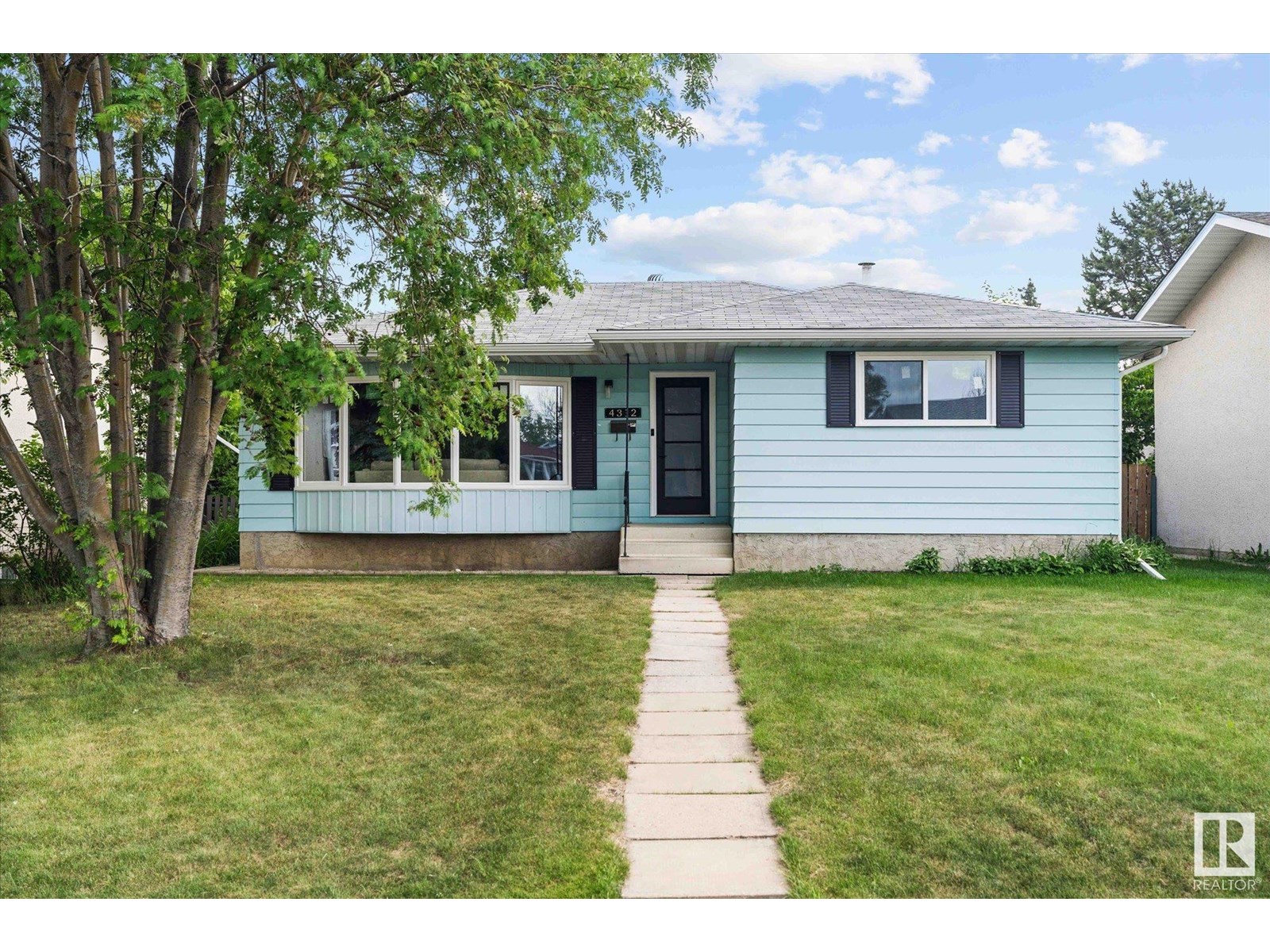 Property at 4312 40 AV image 1