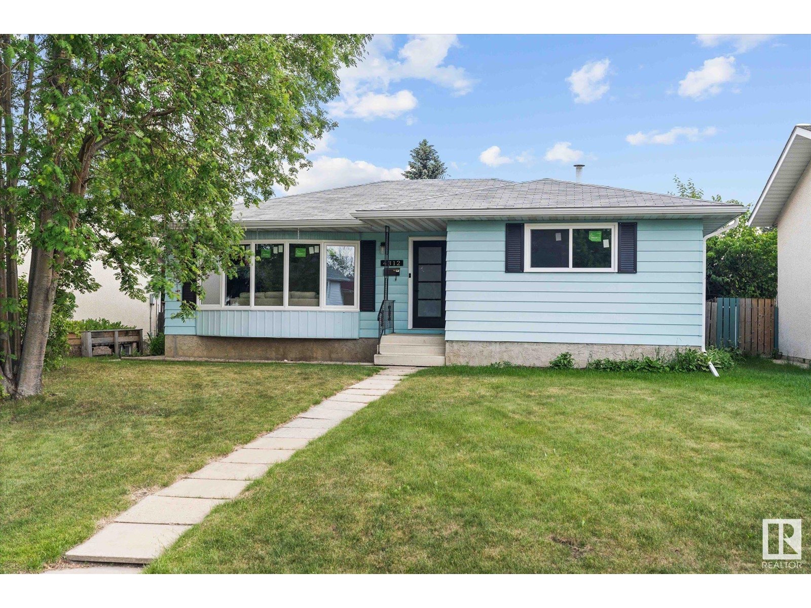 Property at 4312 40 AV image 2