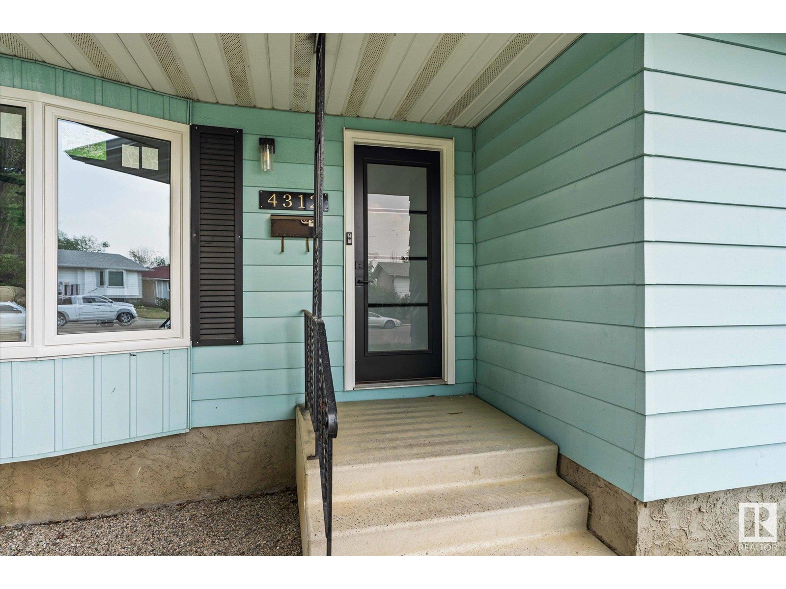 Property at 4312 40 AV image 4