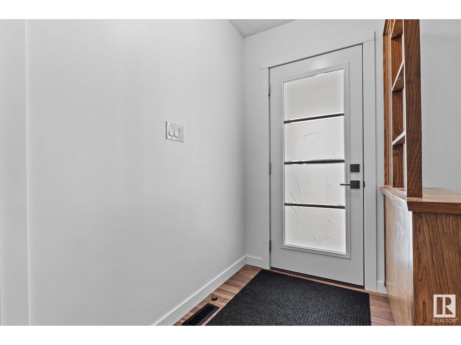 Property at 4312 40 AV image 5