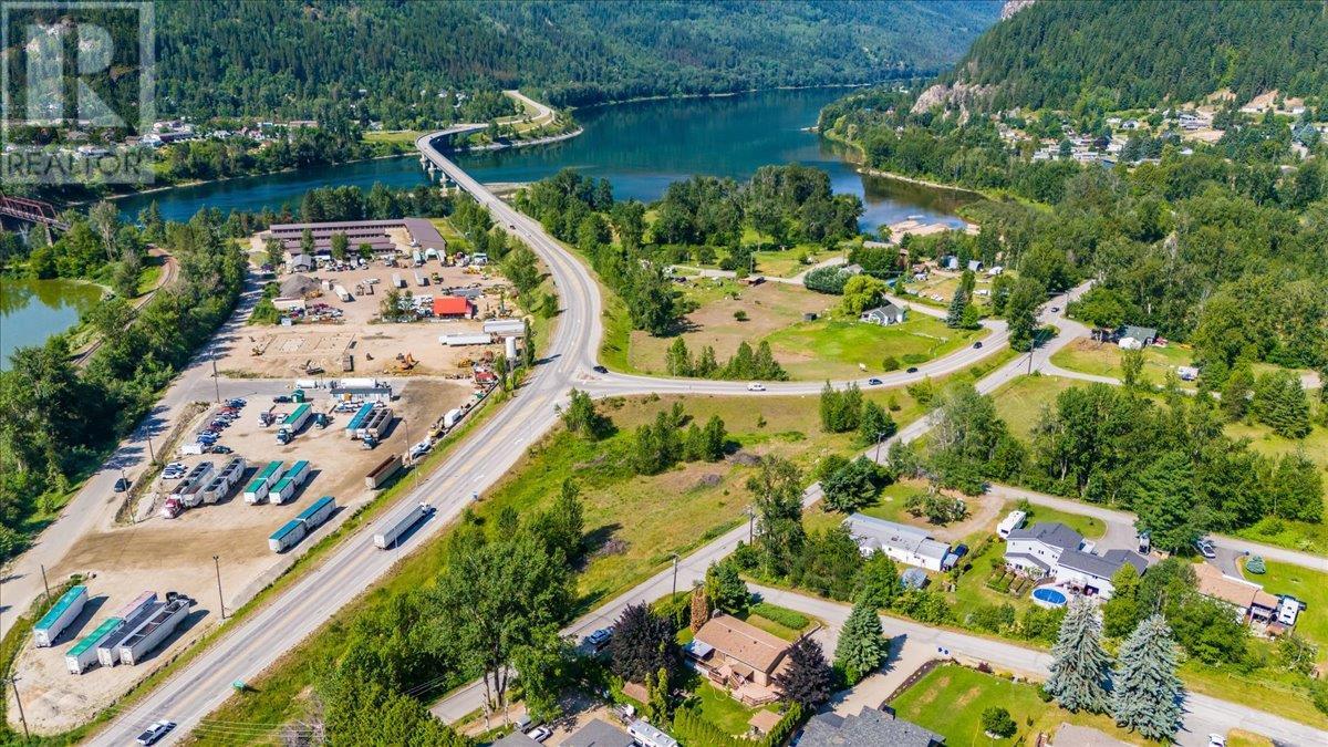 2170 Bayview Road, Castlegar, British Columbia  V1N 4T7 - Photo 10 - 10350549