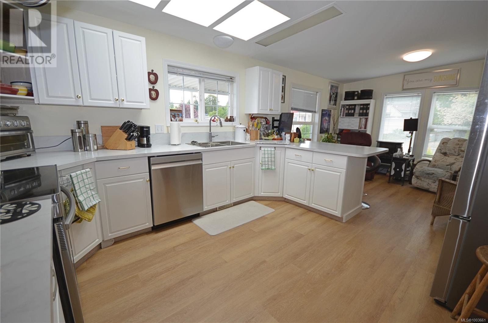 Property at 70 658 Alderwood Dr image 3